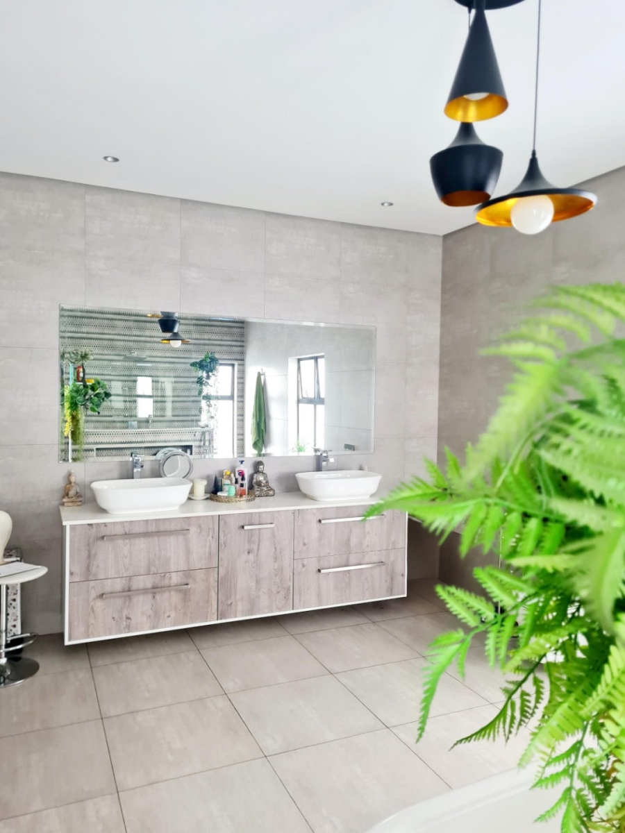 4 Bedroom Property for Sale in Heron Banks Golf Estate Free State